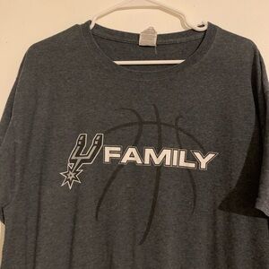 2 San Antonio Spurs T-shirt’s size Large